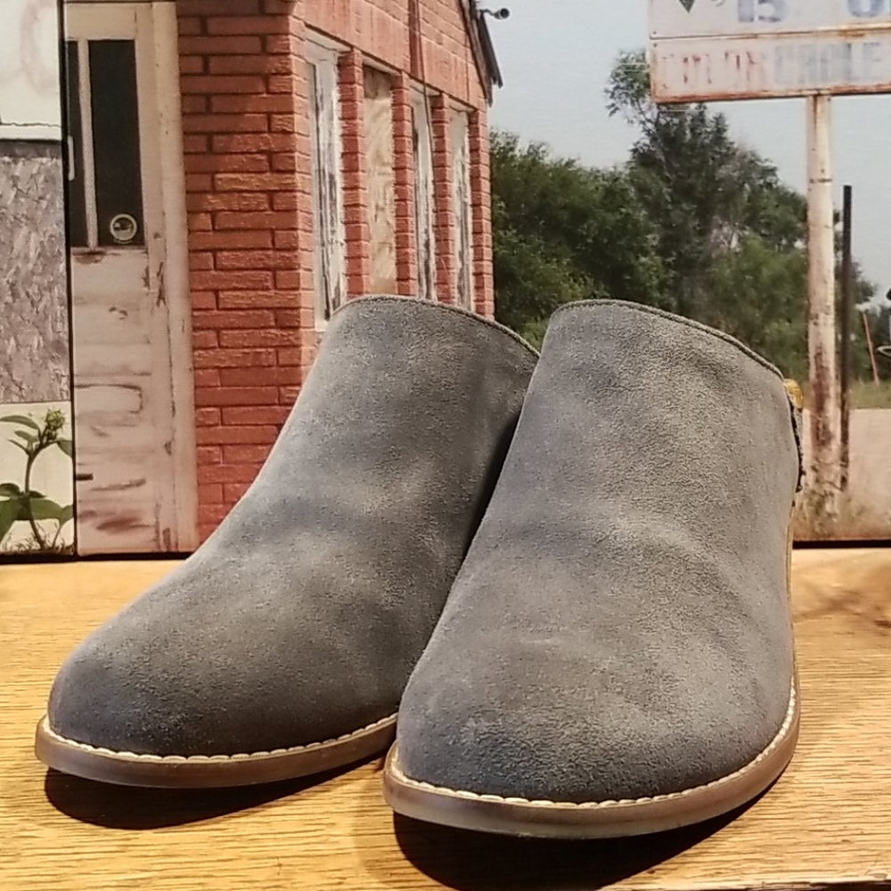 Tom's Suede Sz W7